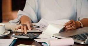 Cómo facturar sin ser autónomo o empresa